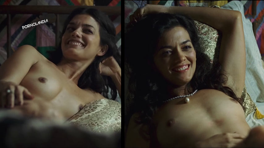 Ana Cecília Costa desnuda en la escena de los capitanes