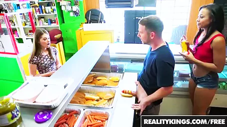 famous videos de Madrastra de películas porno brasileñas cabalgando la polla de su joven hijastro