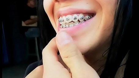 famous videos de Jovencita porno lloró dándole el coño a un superdotado en el coche