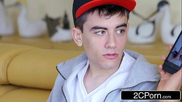 famous videos de Perdiendo la virginidad del culo de la morena caliente que cayó sobre la polla del negro