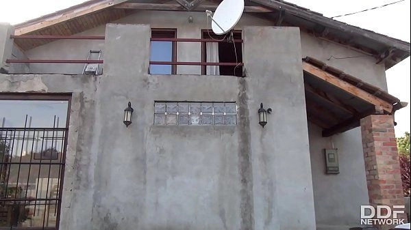 famous videos de ¿Qué es una mamada? Aprende de esta pelirroja caliente cómo chupar una polla