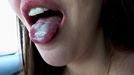 famous videos de Esposa cachonda en pantalones cortos metida tiene sexo con su marido