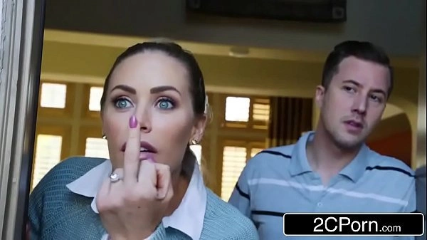 famous videos de Enano del porno comiéndole el culo a una famosa brasileña y penetrando a la traviesa