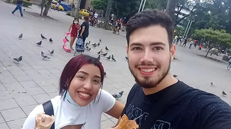 famous videos de Perra joven se conectó mostrando su suave coño