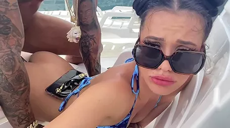 famous videos de Pleasure Island – La primera vez de la joven en el motel